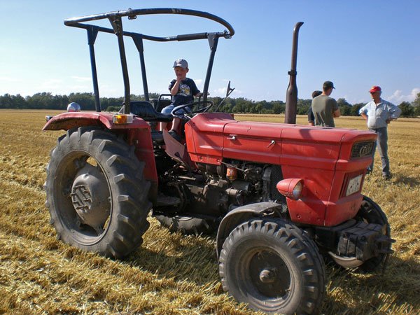 Traktor auf dem Feld